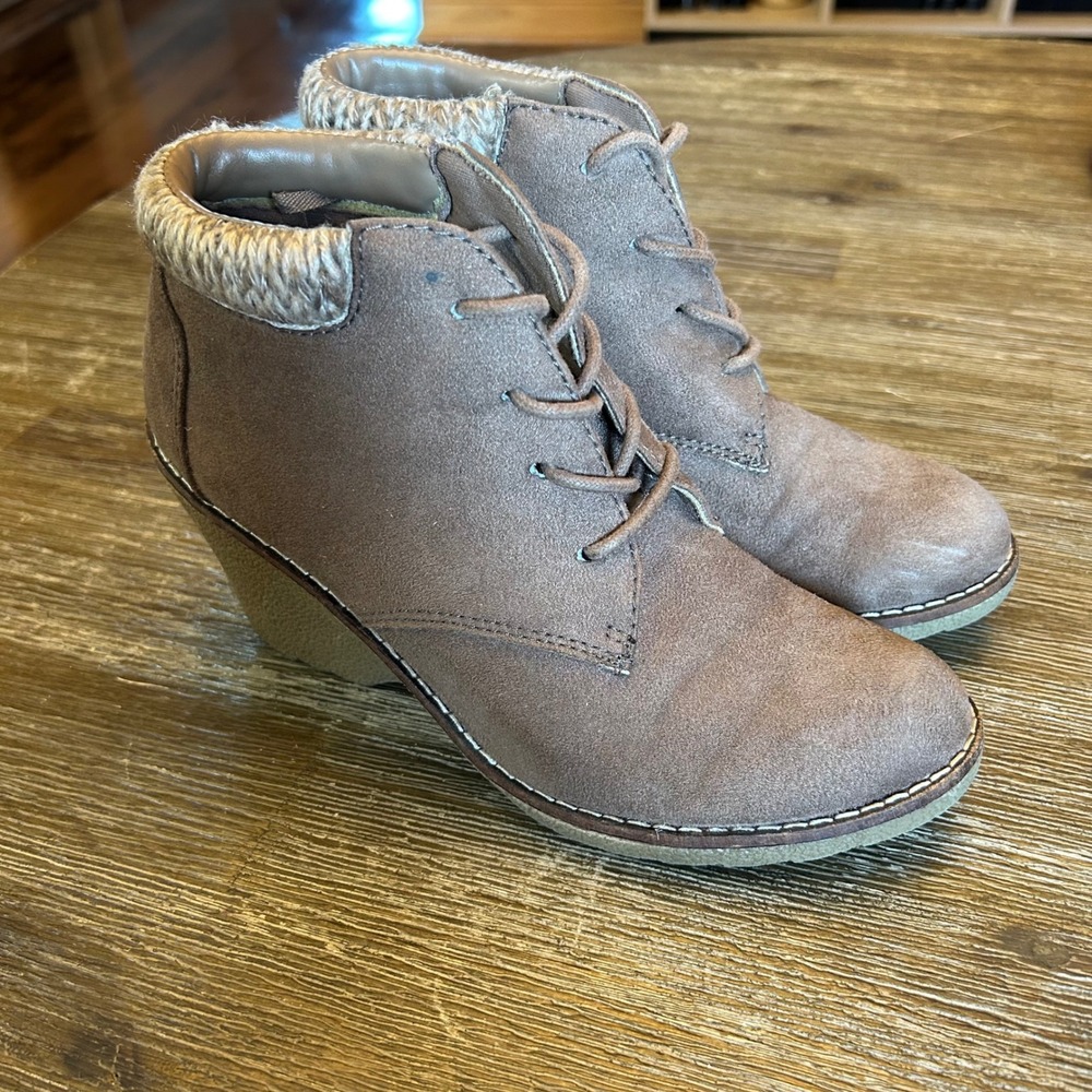 White Mountain Wedge Ankle Boots Womens 6.5 MTaupe Knit Collar Lace Up